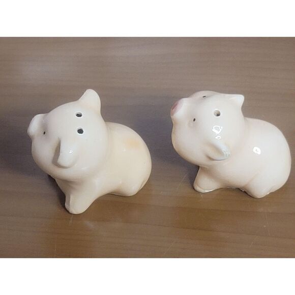 Vintage Salt and Pepper Shakers - Picture 2 of 4